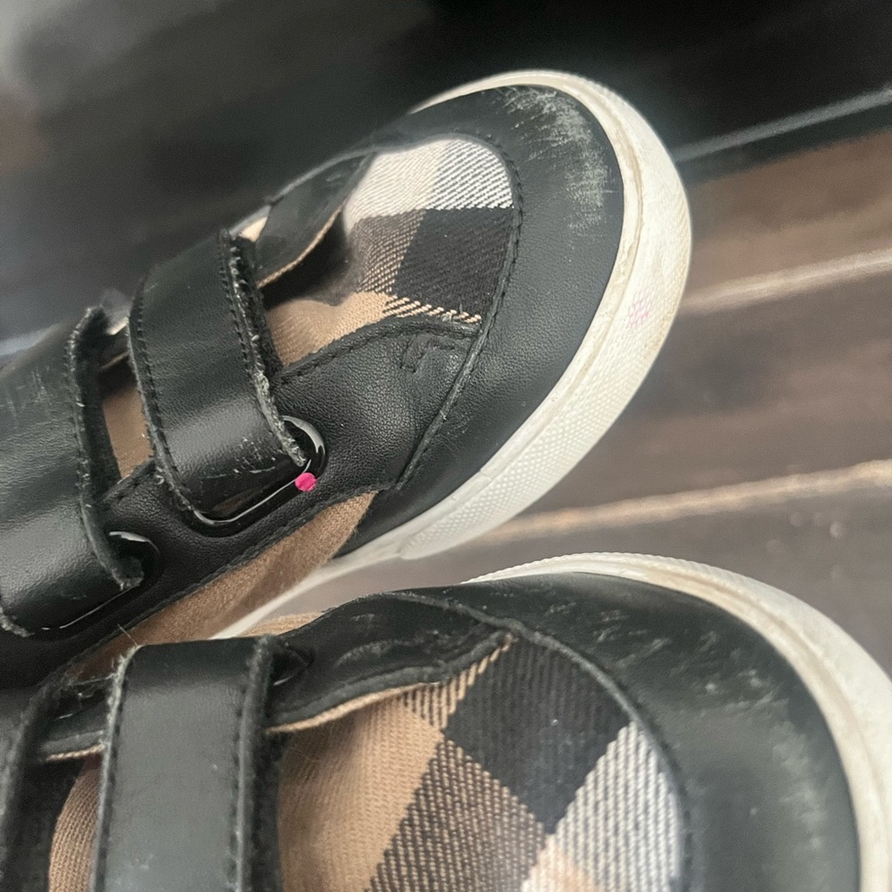 Burberry Kids Black and Beige Sneakers - Picture 5 of 6